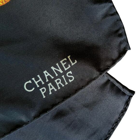 Authentic CHANEL Paris Silk Scarf – Gold Coin & Chain Print – Vintage 1990s –... - Picture 8 of 16
